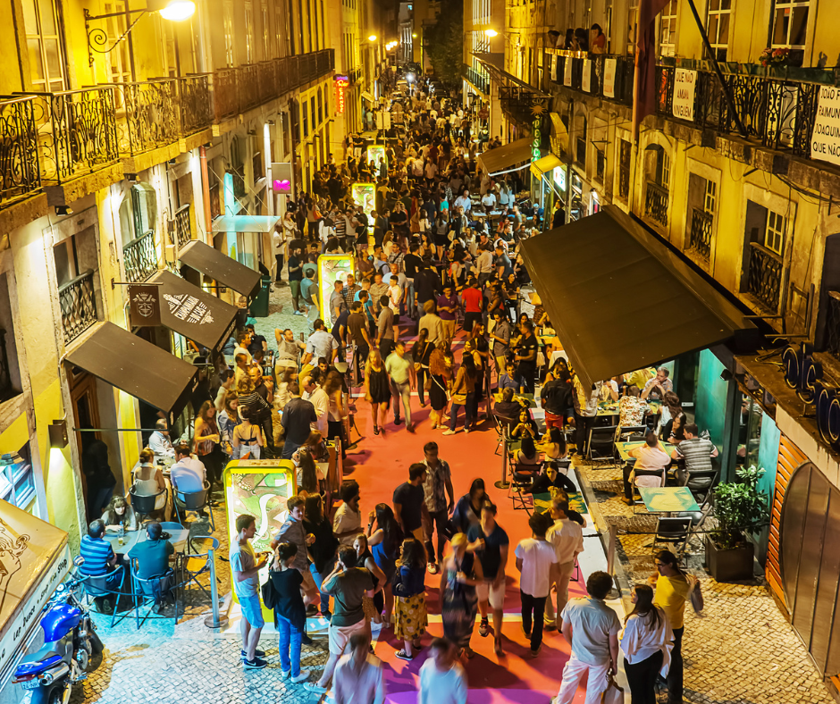 people at night in a pedestrian area with restaurants